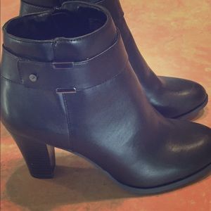 NEW Jones New York ankle boots- Size 9